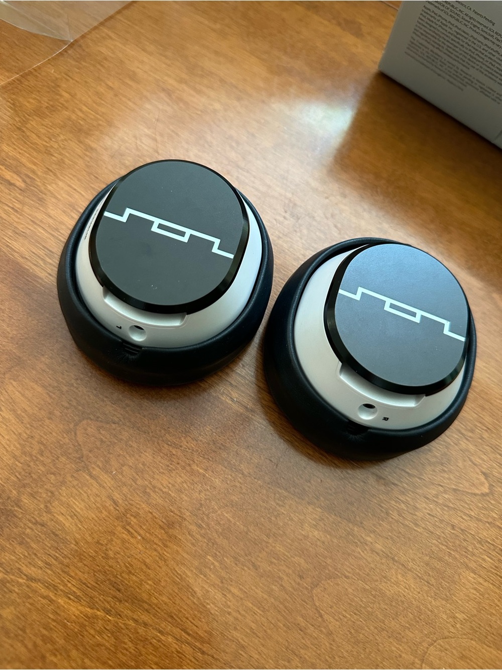 Sol Republic Over Ear Headphones - Picture 11 of 15